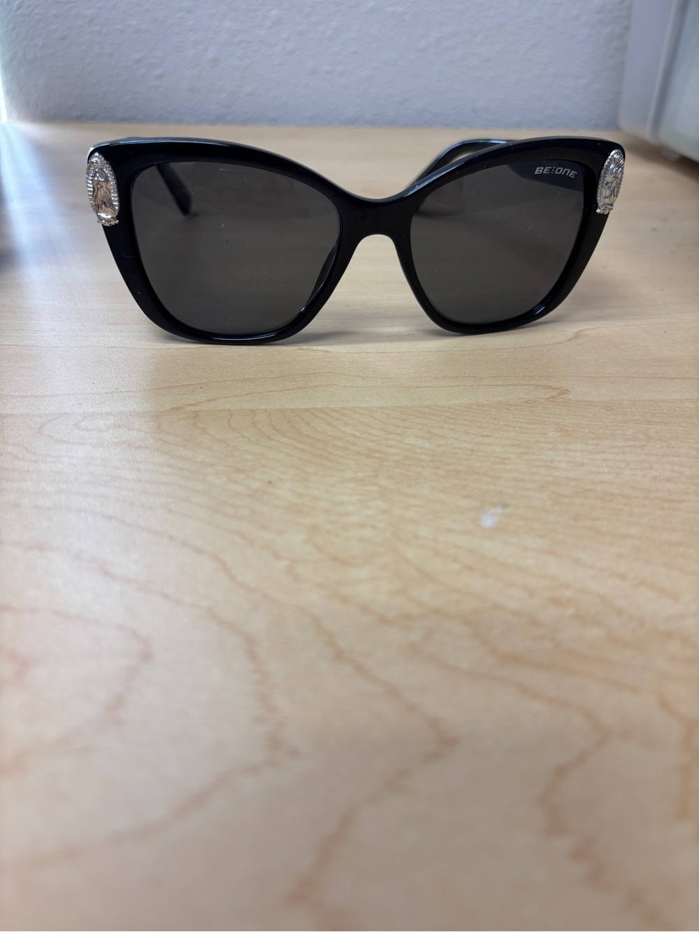 DIOSA sunglasses Black Cat-Eye Sunglasses with Silver Virgencita